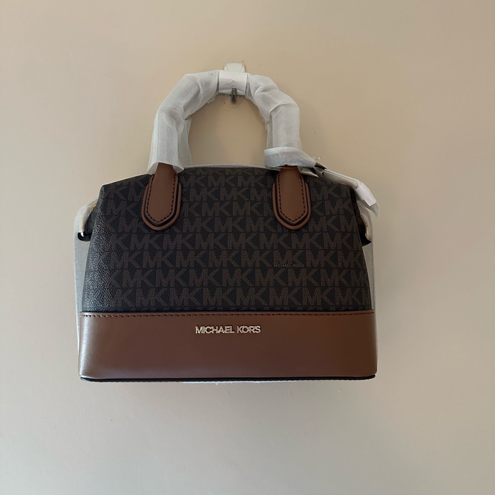 New (w/o tags) Michael Kors Monogram